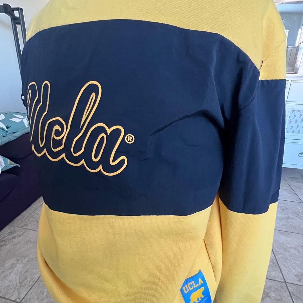 Ucla Pull&Bear - image 3